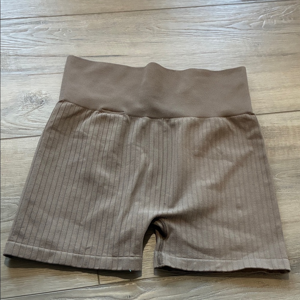 H&M Ribbed High-Waist Women’s Shorts — Taupe No Tag Best for XS - Picture 7 of 9